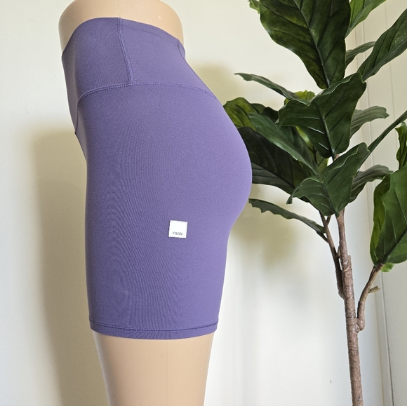 Vuori AllTheFeels Short 4" Women Size S Gym Sporty Lilac Color - Picture 7 of 10